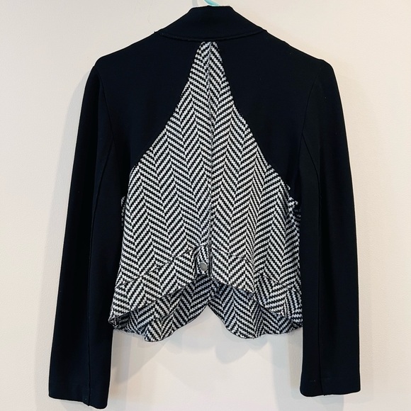 🔥People like Frank Black and White Chevron Women's Jacket🔥 - Picture 2 of 6
